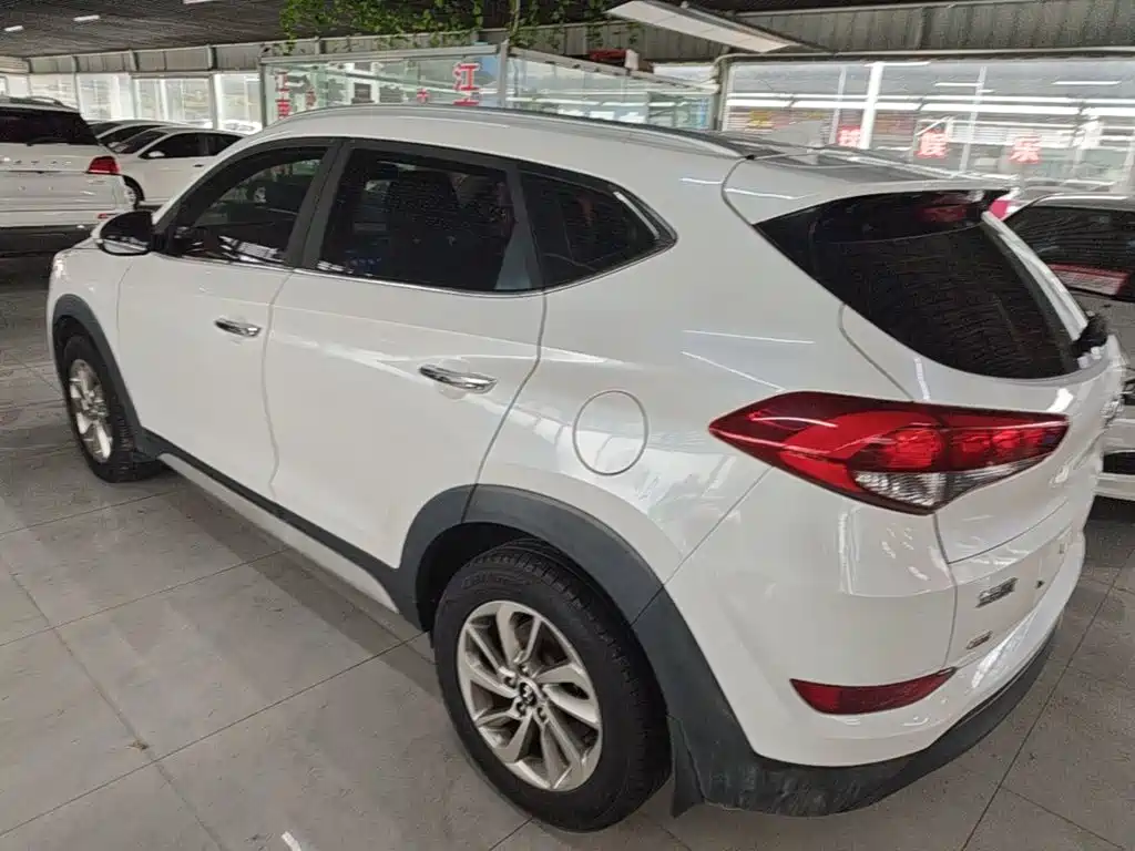 Hyundai Tucson 2015 2.0L AT
