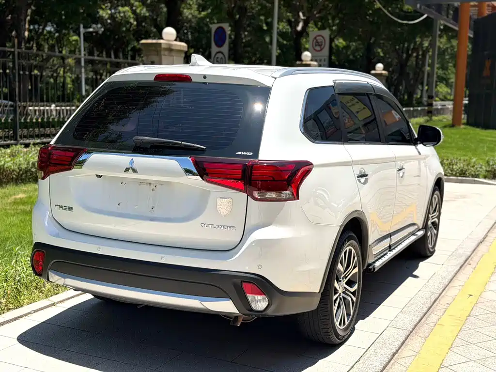 Mitsubishi Outlander — миниатюра 4