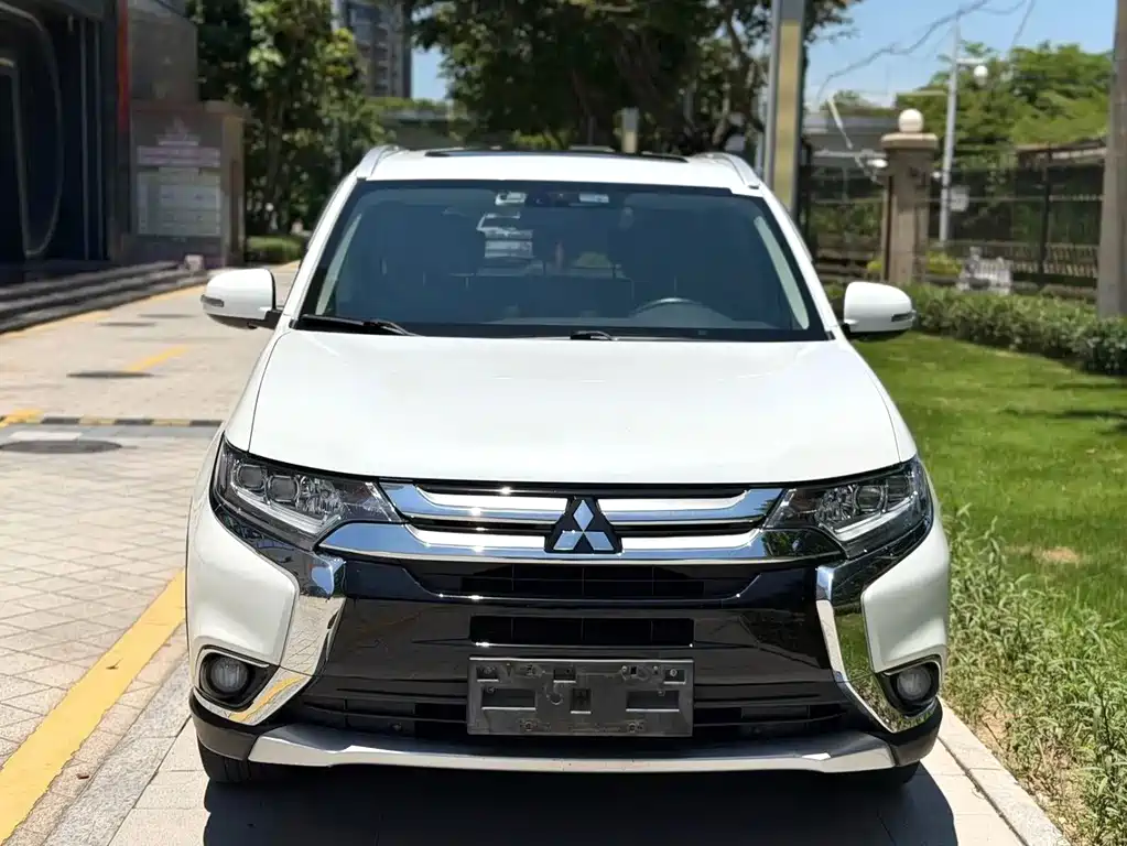 Mitsubishi Outlander — миниатюра 2
