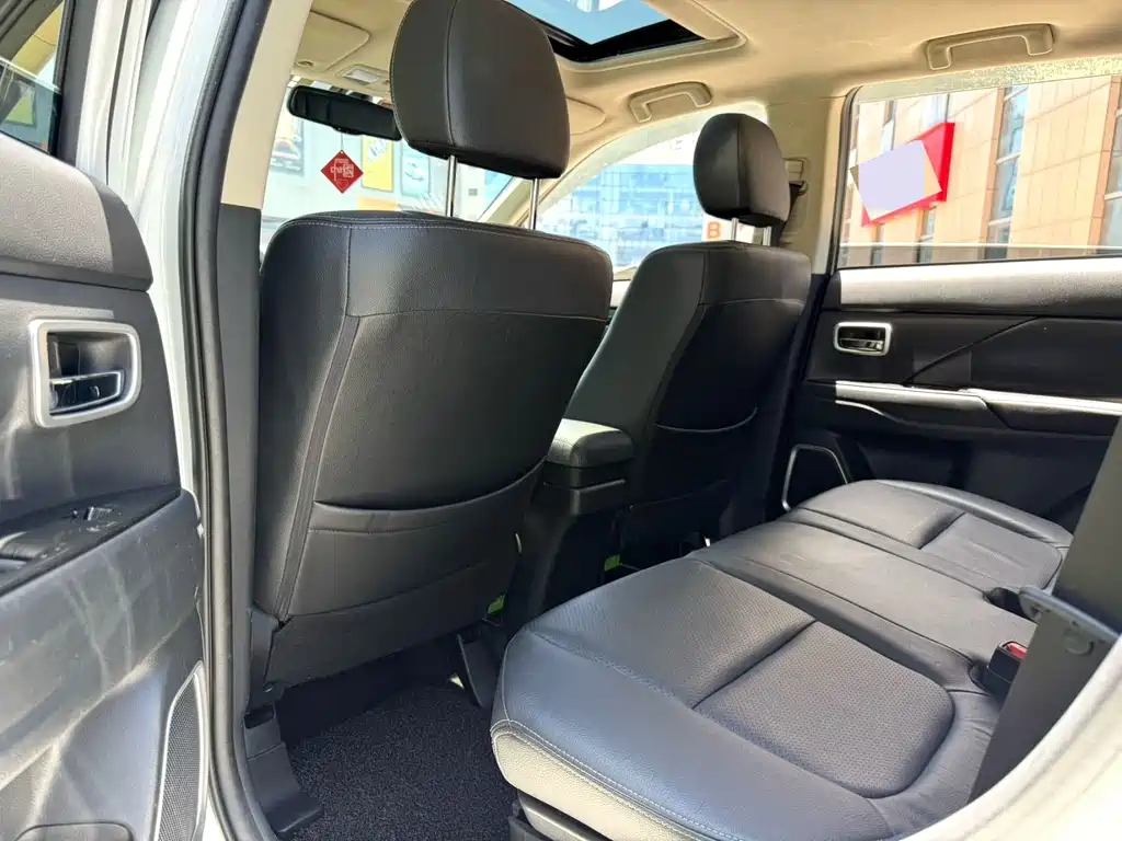 Mitsubishi Outlander — миниатюра 9