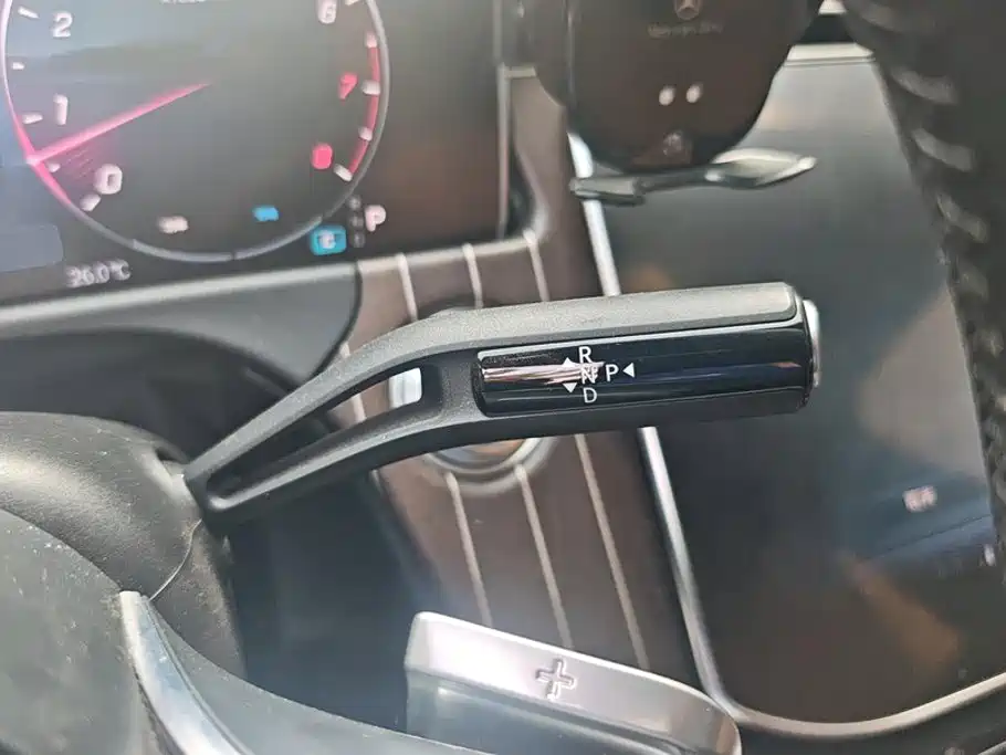 Mercedes-Benz E-Class — миниатюра 16
