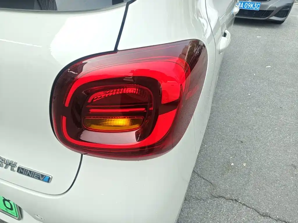 Wuling MINIEV — миниатюра 8