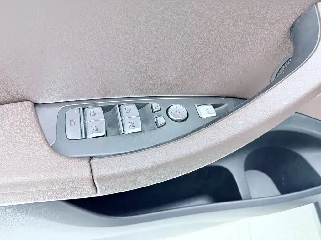 BMW iX3 — миниатюра 5