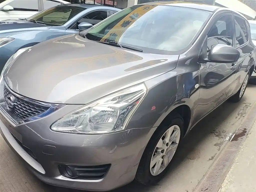 Nissan Tiida 2015