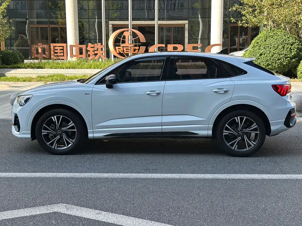AUDI  Q3 SPORTBACK