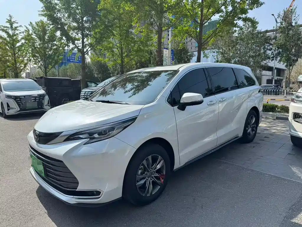 Toyota Sienna 2025