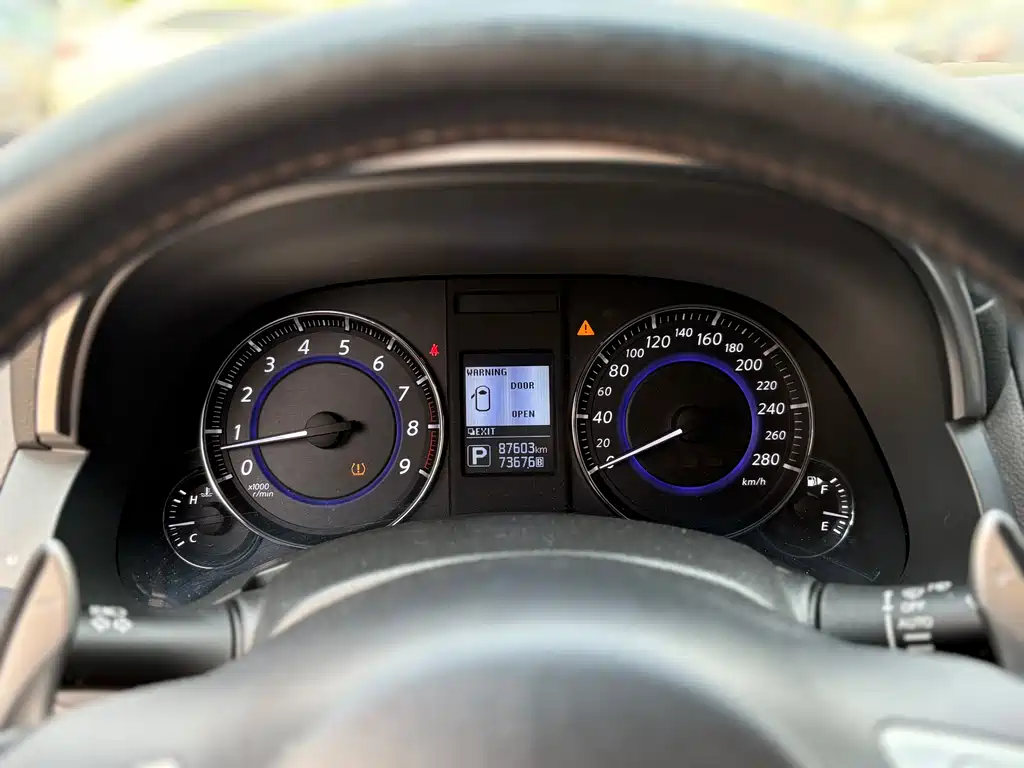 Infiniti QX70 3.7L Standard Edition, фото 8