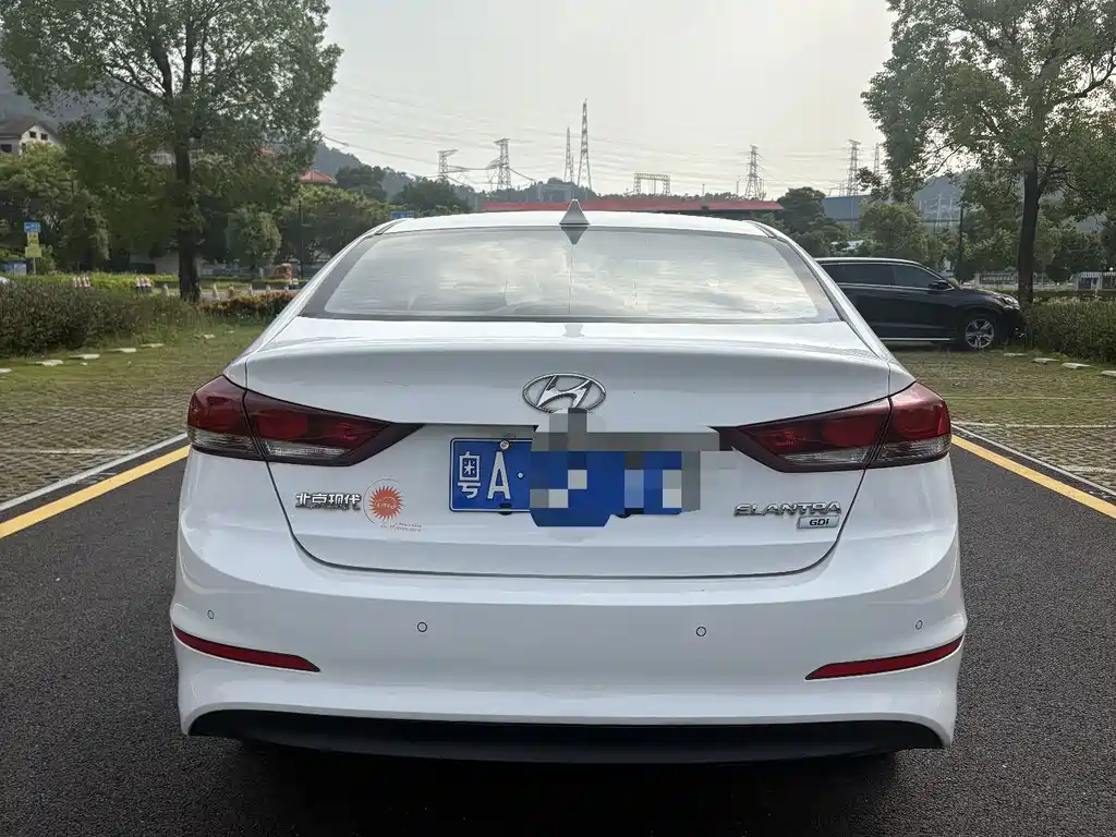 Hyundai Elantra — миниатюра 5