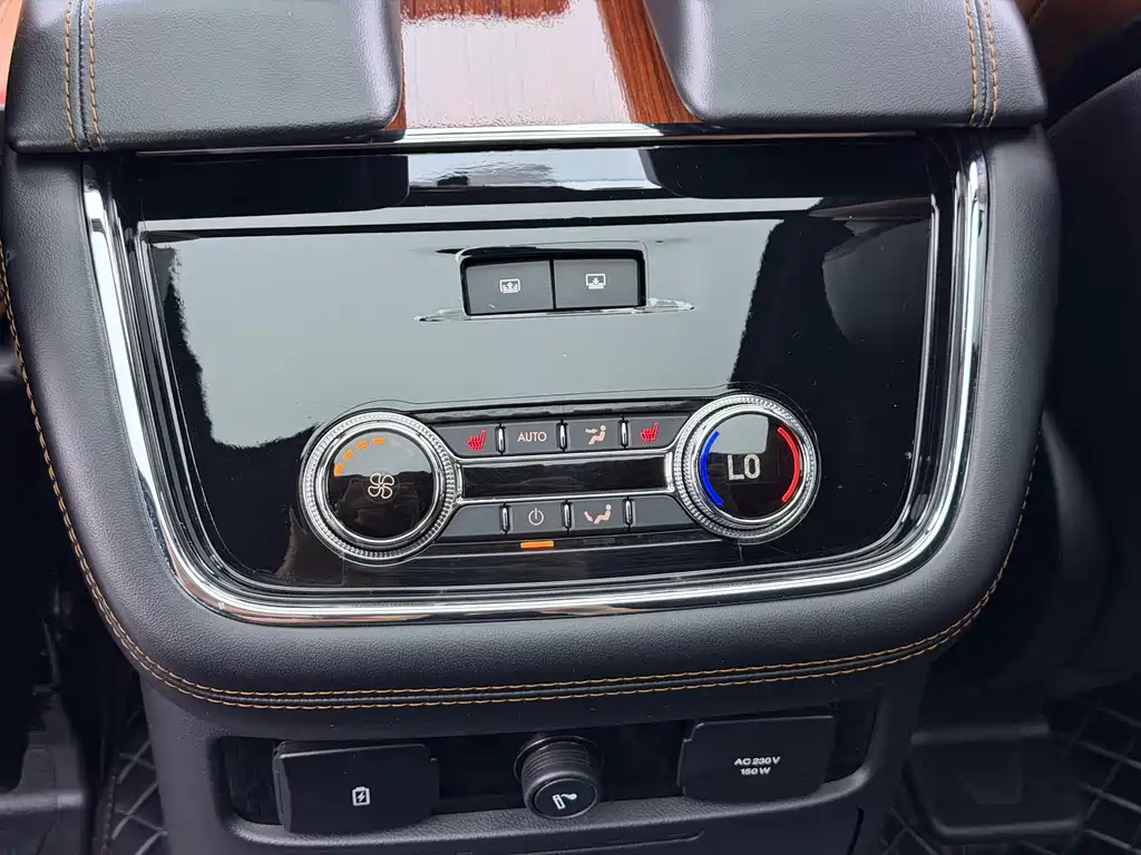 Lincoln Navigator — миниатюра 17