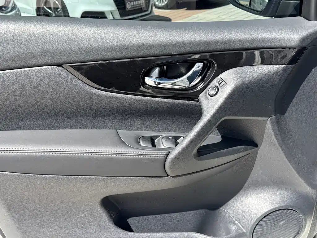 Nissan Qashqai — миниатюра 6