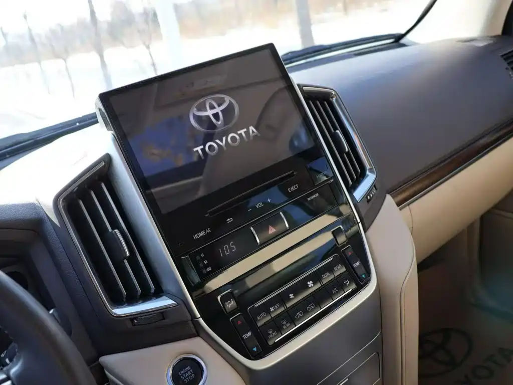 Toyota Land Cruiser 2020 5.7L AT