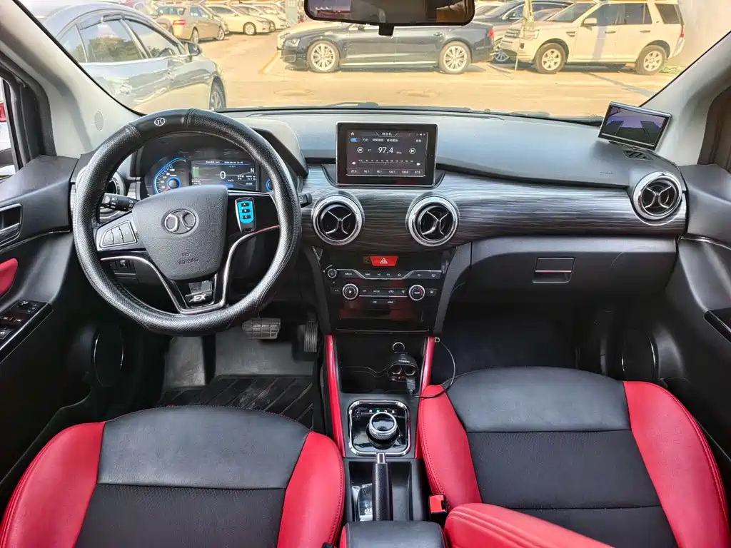 BAIC New Energy EX — миниатюра 9