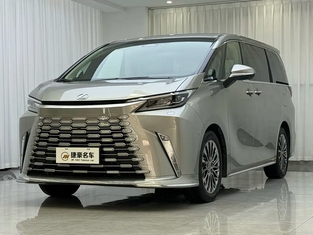 Lexus LM