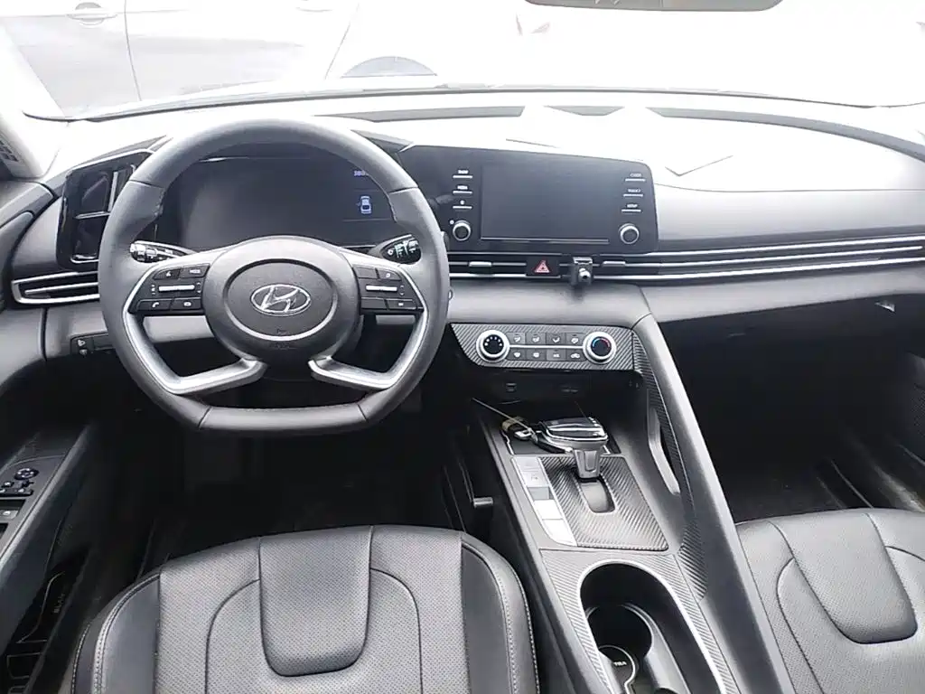 Hyundai Elantra — миниатюра 10