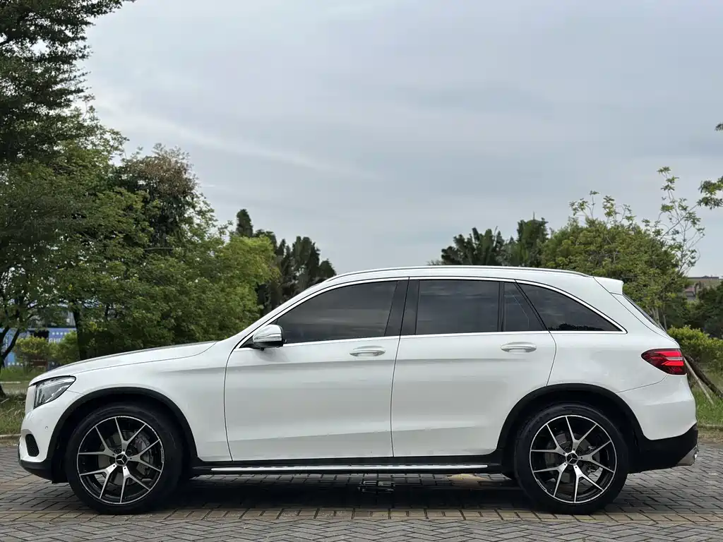 MERCEDES-BENZ GLC