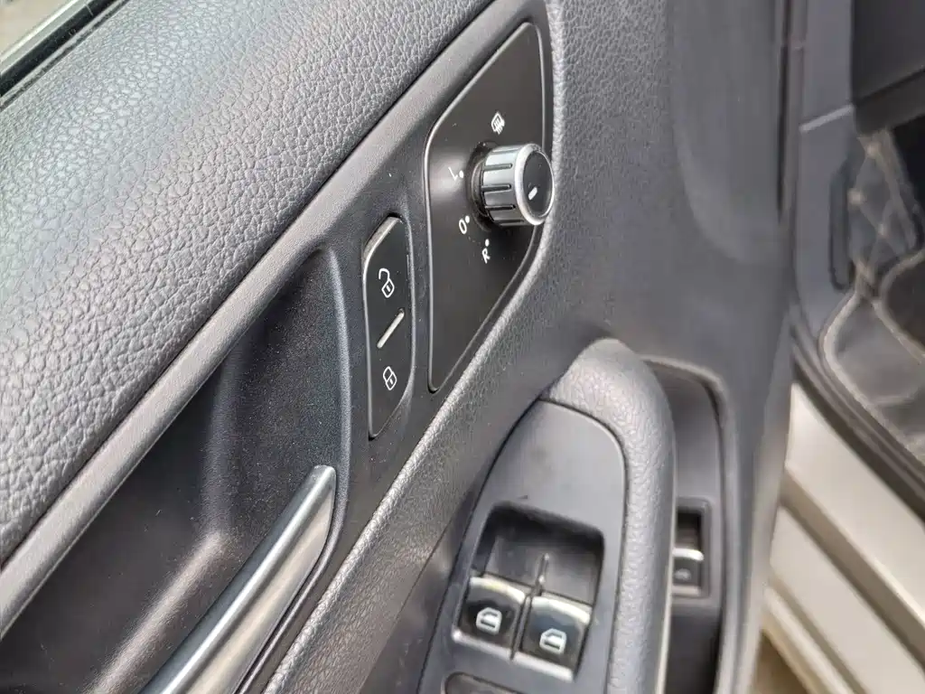 Volkswagen Sagitar — миниатюра 11