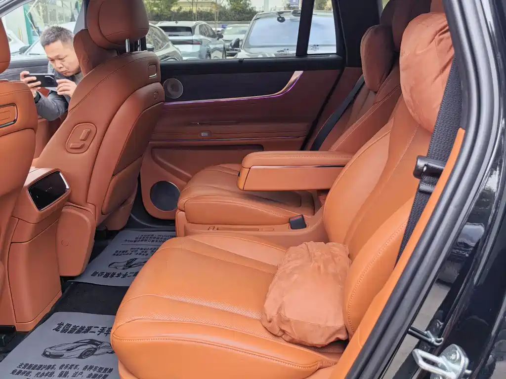 AITO ASK THE WORLD M9