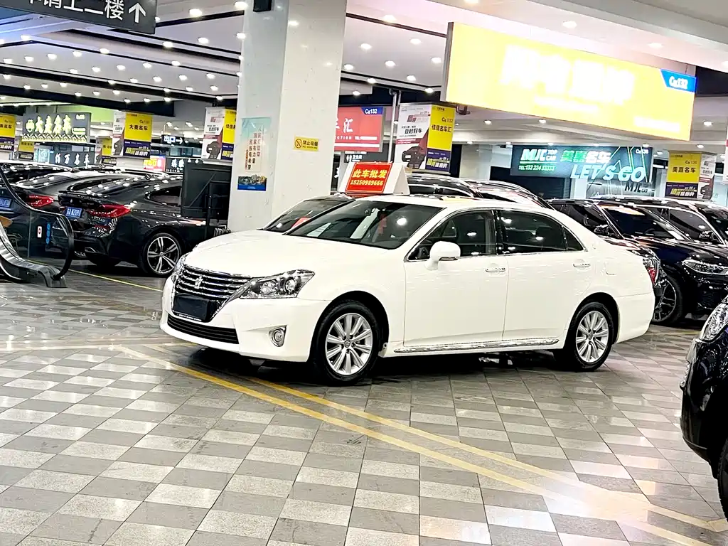 Toyota Crown 2014