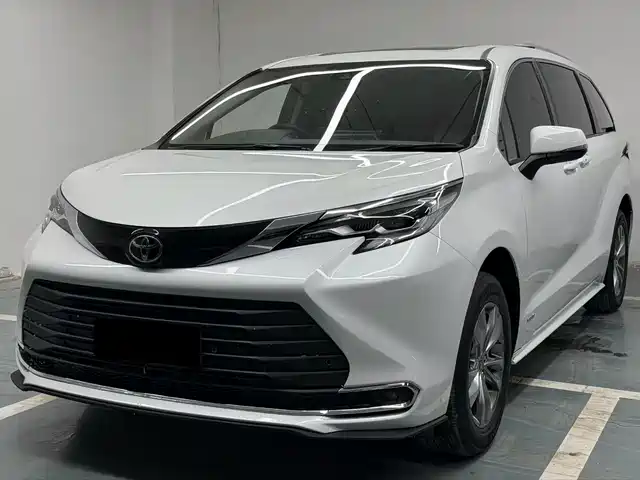 TOYOTA SIENNA 2024