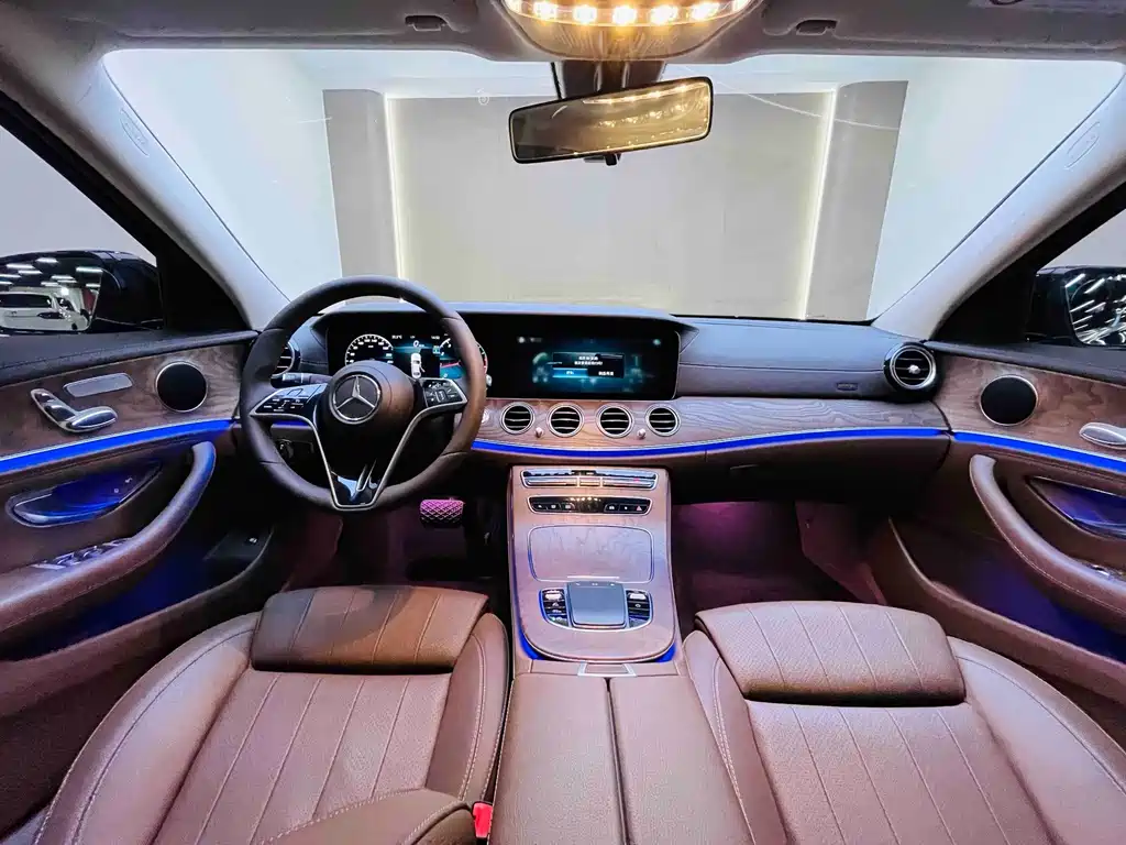 Mercedes-Benz E-Class — миниатюра 10