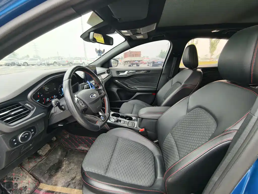 Ford Focus 2020 EcoBoost 180 AT ST Line