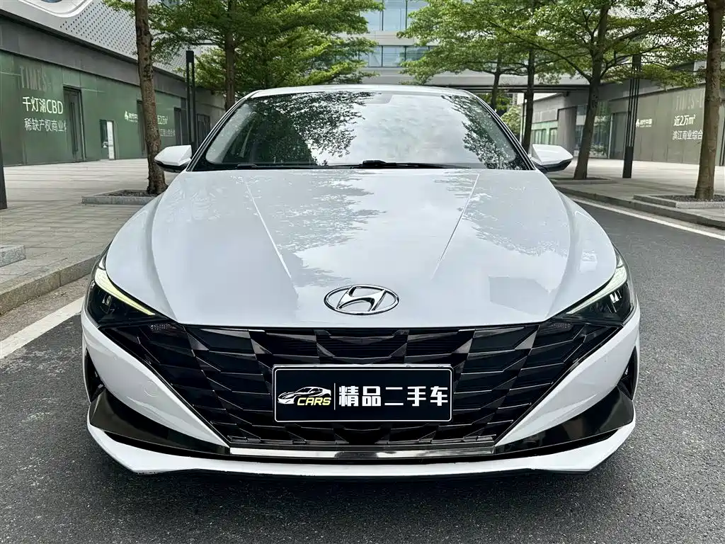 Hyundai Elantra 2021 1.5L CVT LUX Luxury