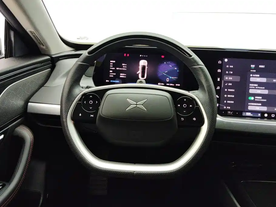 XPeng P7 — миниатюра 15