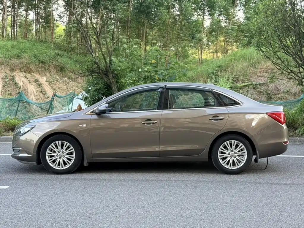 Buick Excelle — миниатюра 7