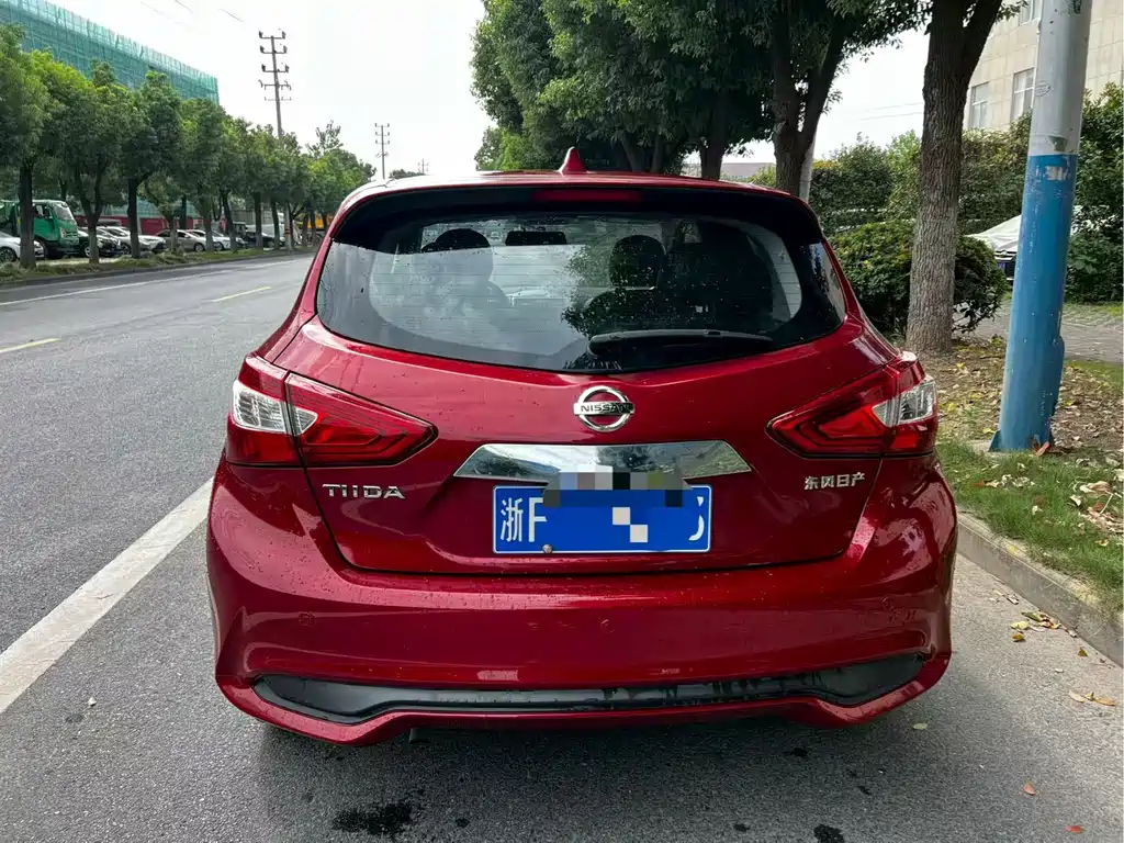 Nissan Tiida — миниатюра 9