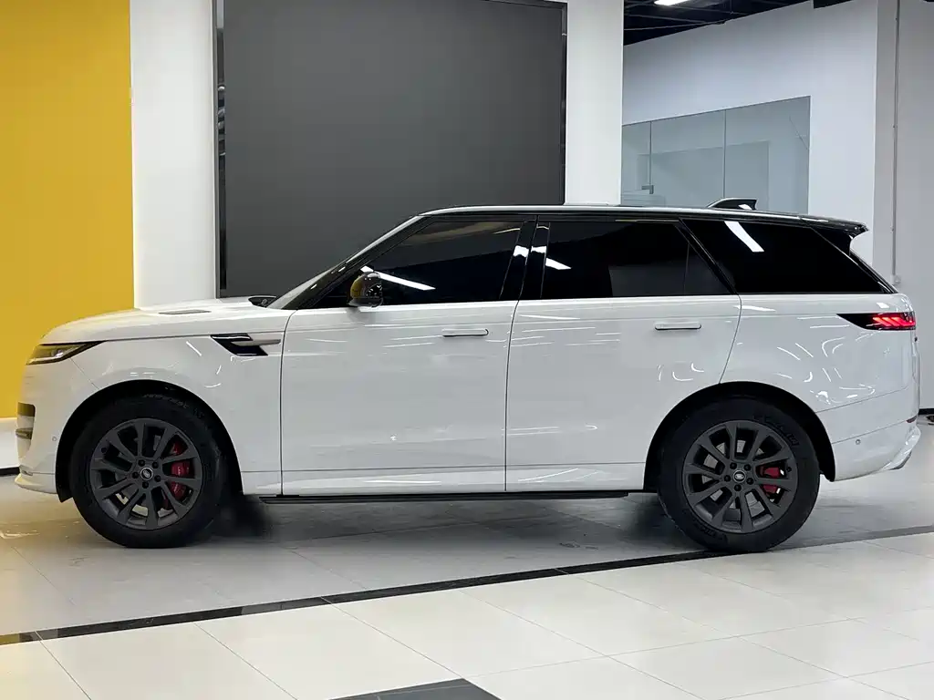 Land Rover Range Rover Sport 2024 400PS Dynamic SE
