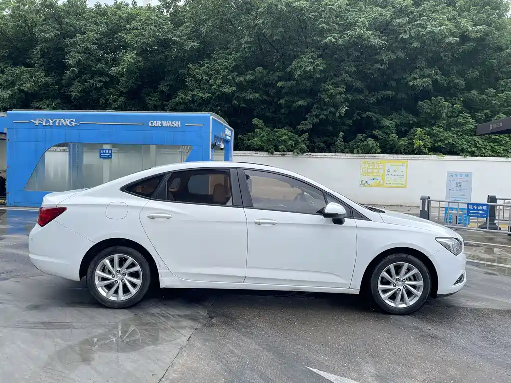 Buick Verano — миниатюра 8