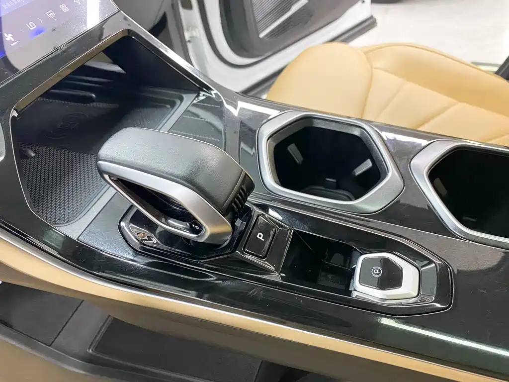 Geely Boyue L — миниатюра 16