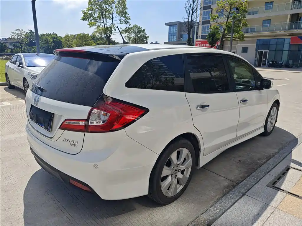 Honda Jade 2016 1.8L CVT Luxury 5 мест