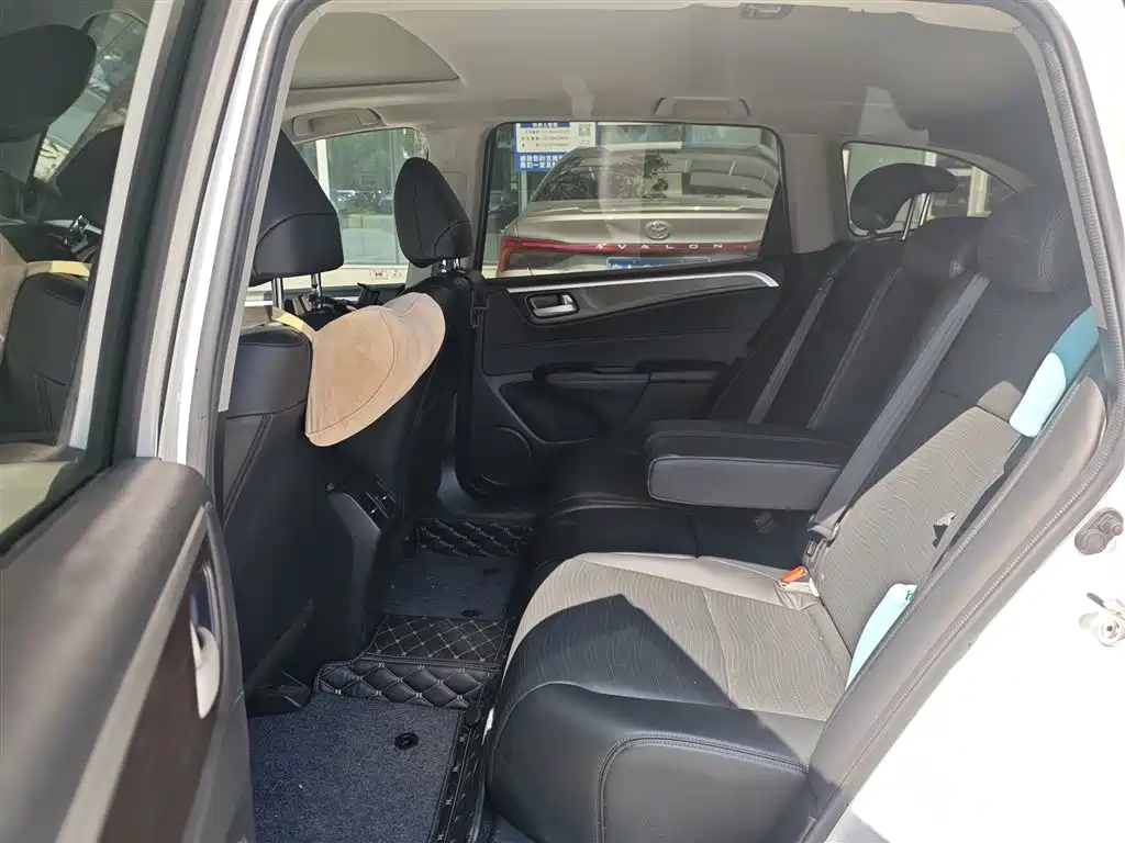 Honda Jade 2016 1.8L CVT Luxury 5 мест