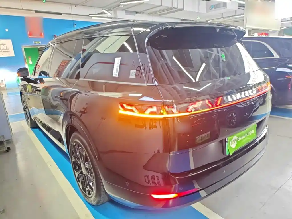 Lynk & Co 900 2025 2.0T Ultra 6 мест