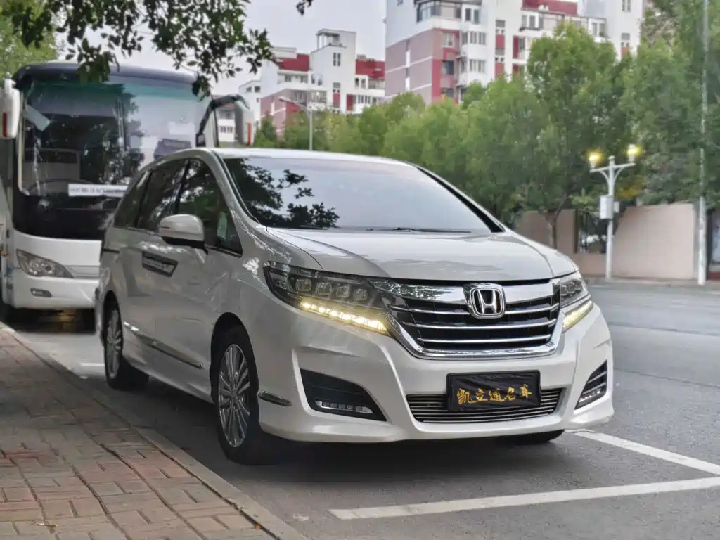 Honda Elysion — миниатюра 3