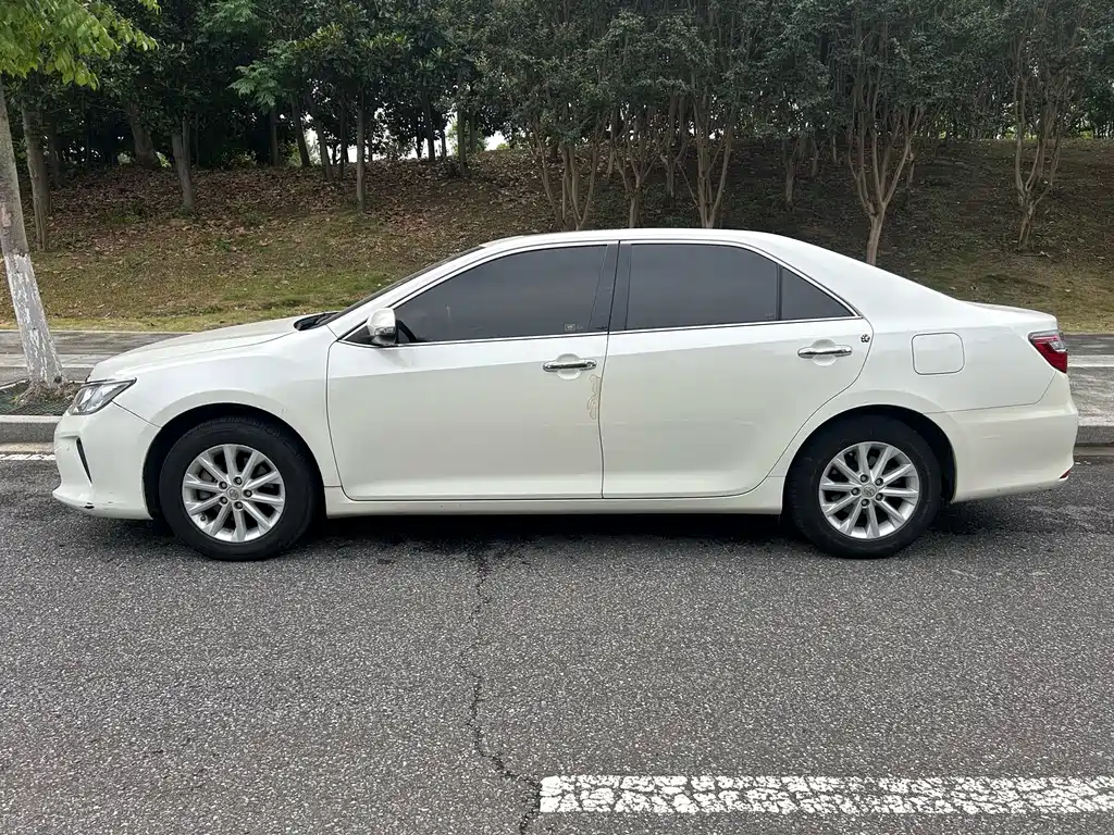 Toyota Camry — миниатюра 8