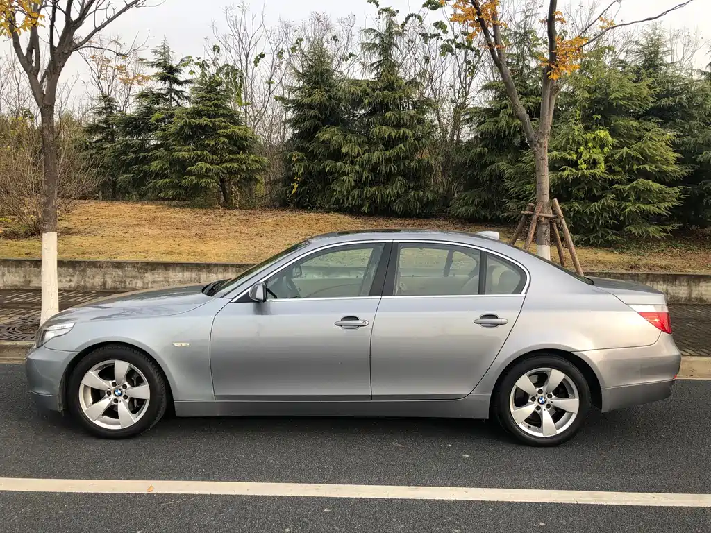 BMW 5 Series — миниатюра 3