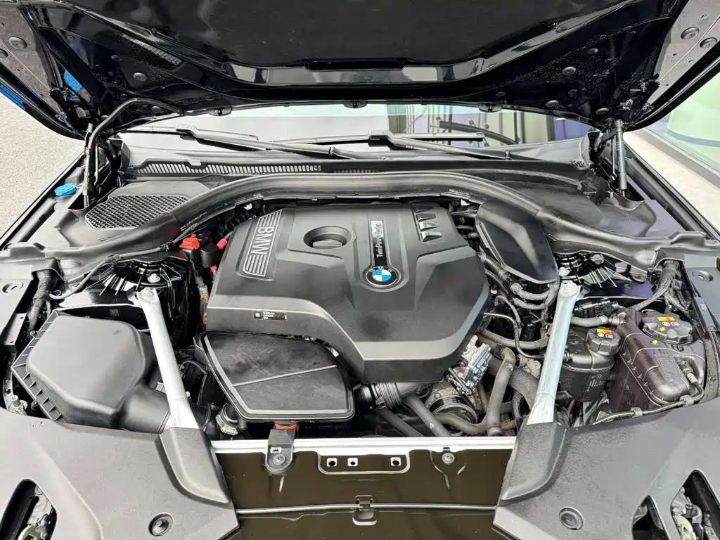 BMW 5 Series — миниатюра 14