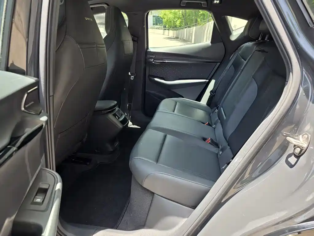 Volkswagen 06 2024 Ultra