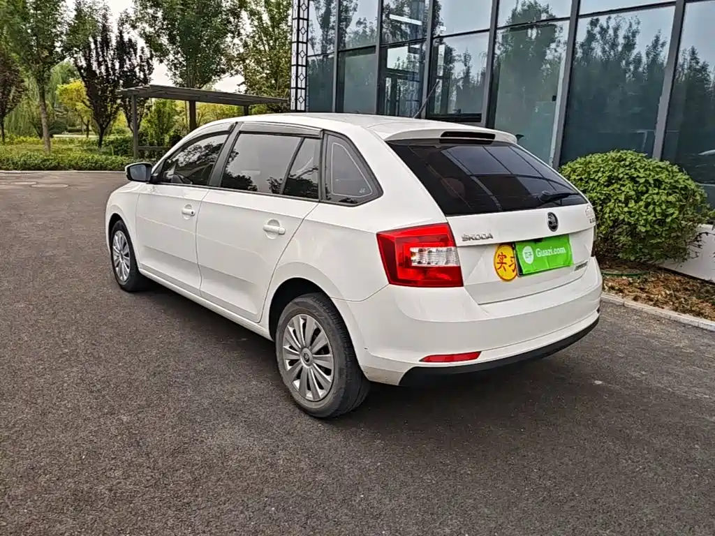 Skoda Rapid Spaceback — миниатюра 5