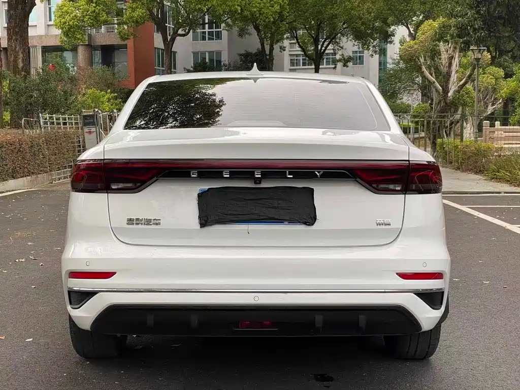 Geely Emgrand 2023 4 Champion 1.5L CVT Luxury
