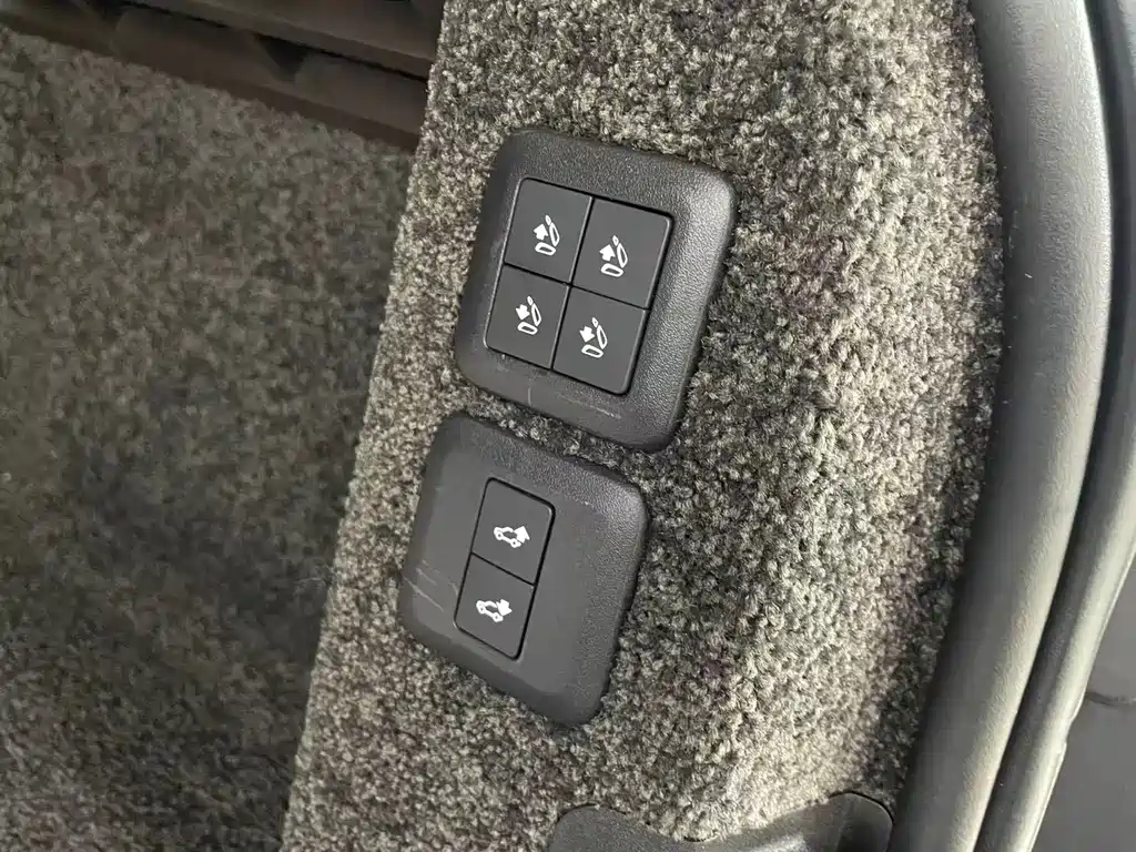 Land Rover Range Rover — миниатюра 24