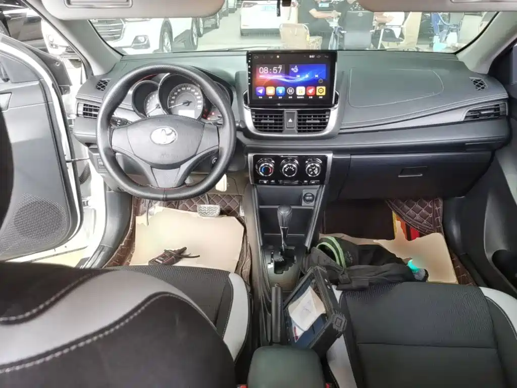 Toyota Yaris L — миниатюра 10