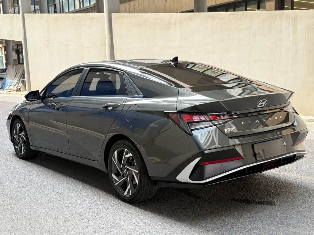 Hyundai Elantra — миниатюра 6