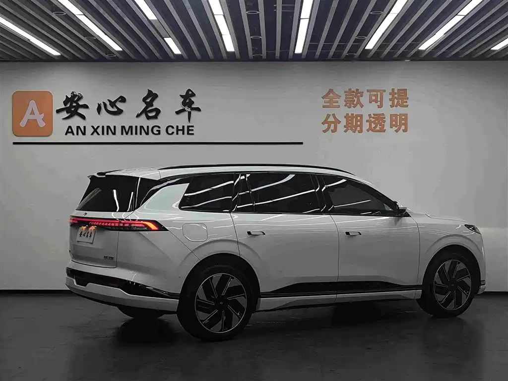 Dongfeng eπ008 2025 636Ultra 5 мест