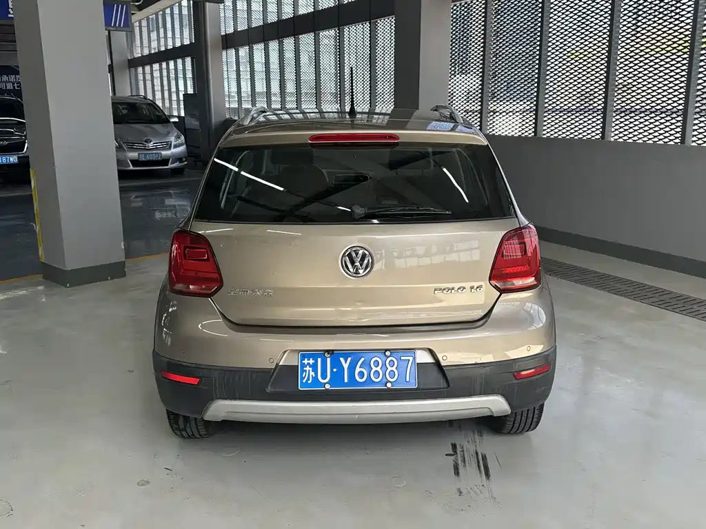 Volkswagen Polo 2014 1.6L Cross Polo AT