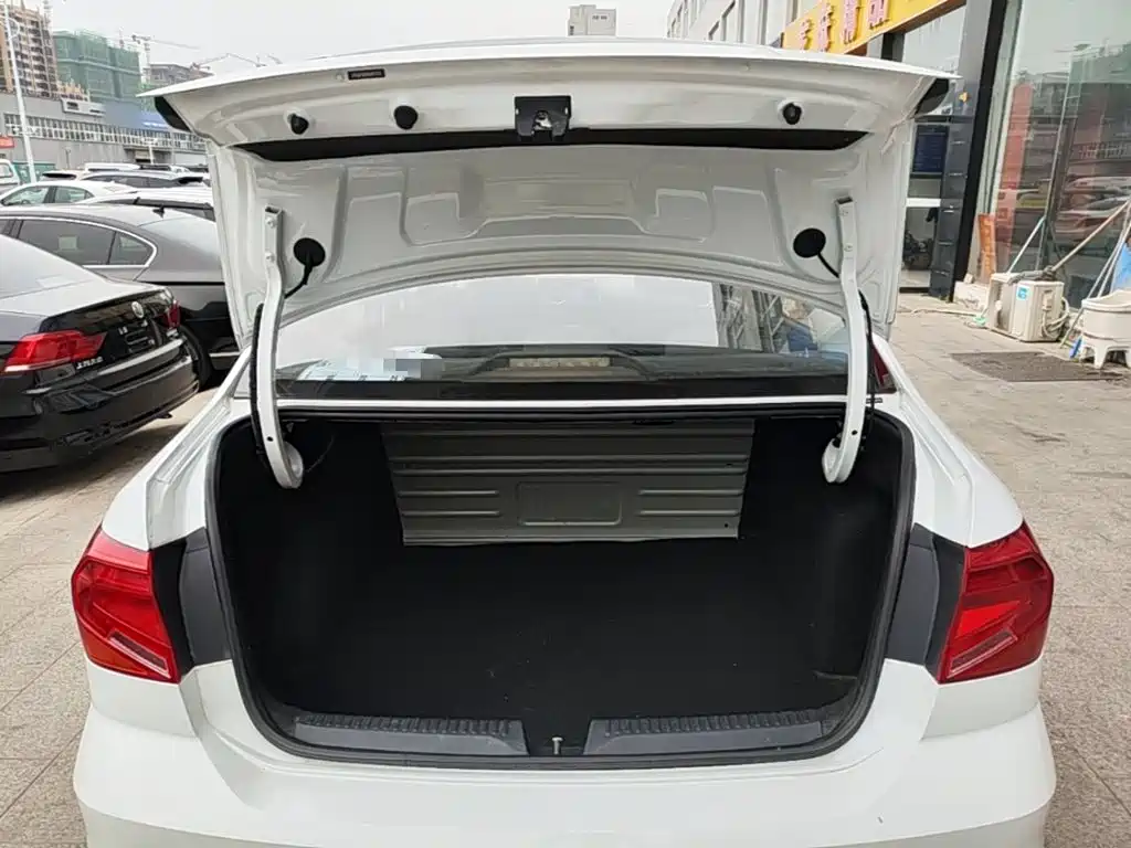 Volkswagen Jetta — миниатюра 19