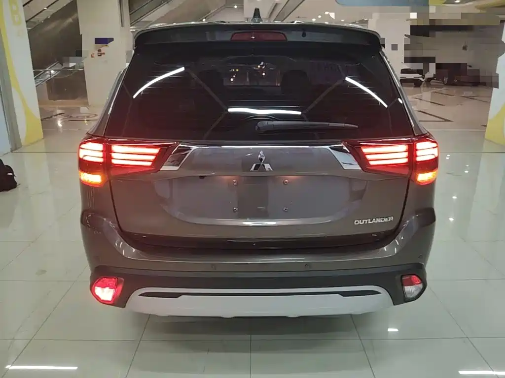 Mitsubishi Outlander — миниатюра 6