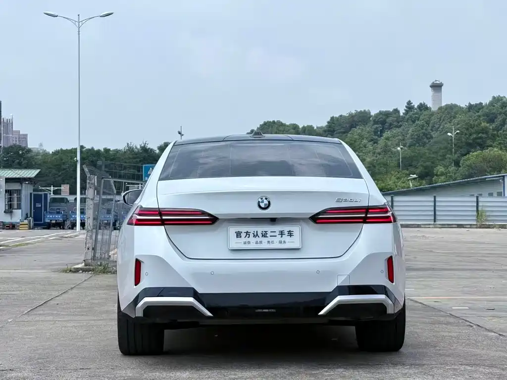 BMW 5 Series — миниатюра 10
